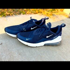 Men’s Nike air270 sz 9. Like new worn twice. No rips/tears.